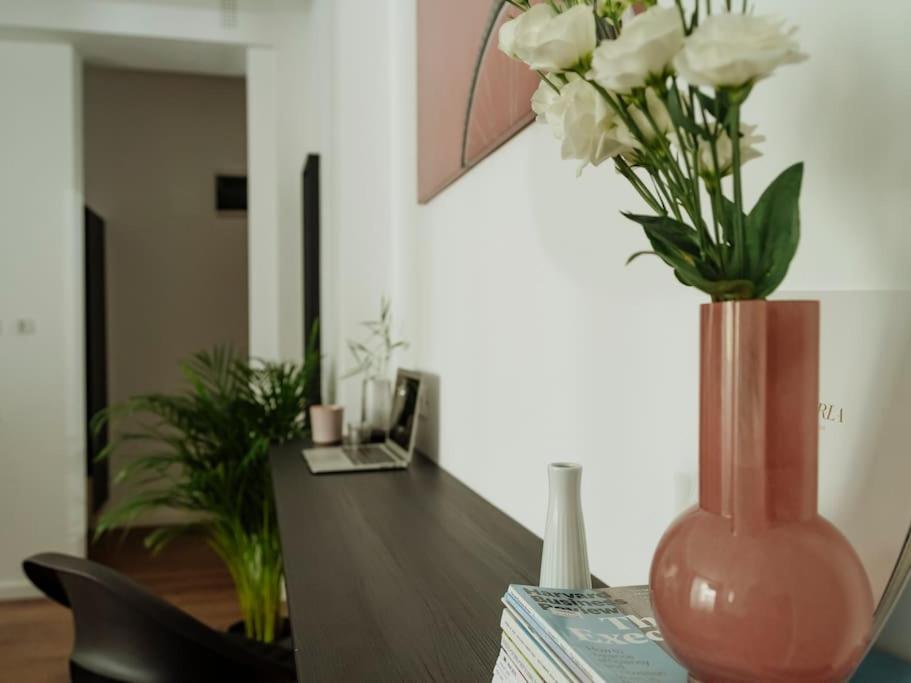 Central 5 Apartment - New Building & Parking Bucureşti Ngoại thất bức ảnh